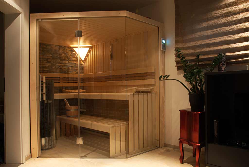 Sauna Glasfront mit Wandverblender